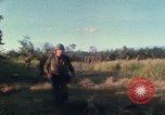 Standbild US Marines voraus Con Thien Vietnam, 1967, aus Sekunde 55 historischem Filmmaterial Videoclip 65675065752