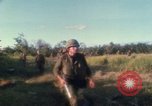 Standbild US Marines voraus Con Thien Vietnam, 1967, aus Sekunde 56 historischem Filmmaterial Videoclip 65675065752