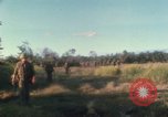 Standbild US Marines voraus Con Thien Vietnam, 1967, aus Sekunde 61 historischem Filmmaterial Videoclip 65675065752