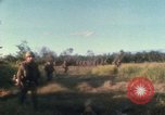 Standbild US Marines voraus Con Thien Vietnam, 1967, aus Sekunde 62 historischem Filmmaterial Videoclip 65675065752