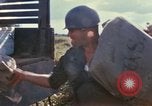 Standbild USA Soldaten Vietnam, 1966, aus Sekunde 28 historischem Filmmaterial Videoclip 65675065753