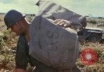 Standbild USA Soldaten Vietnam, 1966, aus Sekunde 33 historischem Filmmaterial Videoclip 65675065753