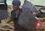 Standbild USA Soldaten Vietnam, 1966, aus Sekunde 35 historischem Filmmaterial Videoclip 65675065753