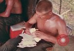 Standbild USA Soldaten Vietnam, 1966, aus Sekunde 18 historischem Filmmaterial Videoclip 65675065754
