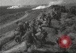 Immagine di La fanteria sovietica Fronte orientale teatro europeo, 1944, secondo 28 filmato di repertorio 65675065829