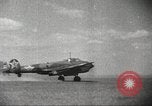 Immagine di Petlyakov sovietica Pe-2 bombardieri L'Ucraina, 1944, secondo 47 filmato di repertorio 65675065834