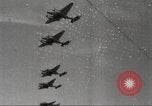 Immagine di Petlyakov sovietica Pe-2 bombardieri L'Ucraina, 1944, secondo 60 filmato di repertorio 65675065834