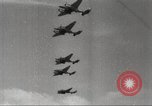 Immagine di Petlyakov sovietica Pe-2 bombardieri L'Ucraina, 1944, secondo 61 filmato di repertorio 65675065834