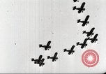 Standbild Sowjetische Truppen 1935 May Day Parade Moskau Russland Sowjetunion, 1935, aus Sekunde 12 historischem Filmmaterial Videoclip 65675065839