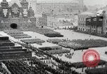 Standbild Sowjetische Truppen 1935 May Day Parade Moskau Russland Sowjetunion, 1935, aus Sekunde 16 historischem Filmmaterial Videoclip 65675065839