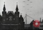 Standbild Sowjetische Truppen 1935 May Day Parade Moskau Russland Sowjetunion, 1935, aus Sekunde 25 historischem Filmmaterial Videoclip 65675065839