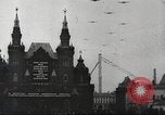 Standbild Sowjetische Truppen 1935 May Day Parade Moskau Russland Sowjetunion, 1935, aus Sekunde 26 historischem Filmmaterial Videoclip 65675065839