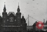 Standbild Sowjetische Truppen 1935 May Day Parade Moskau Russland Sowjetunion, 1935, aus Sekunde 28 historischem Filmmaterial Videoclip 65675065839