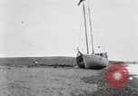 Image des épaves de navires Canada, 1914, de la seconde 56 séquences d'archives historiques vidéo 65675065854