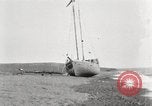 Image des épaves de navires Canada, 1914, de la seconde 57 séquences d'archives historiques vidéo 65675065854