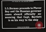 Image le capitaine Bartlett rejoint le capitaine Pedersen à bord du baleinier Herman Sibérie Russie, 1914, de la seconde 58 séquences d'archives historiques vidéo 65675065855