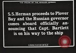 Image le capitaine Bartlett rejoint le capitaine Pedersen à bord du baleinier Herman Sibérie Russie, 1914, de la seconde 60 séquences d'archives historiques vidéo 65675065855