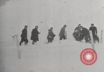 Standbild Ernest Shackleton's Tod und Grab Grytviken Südgeorgien, 1922, aus Sekunde 16 historischem Filmmaterial Videoclip 65675065873