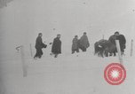 Standbild Ernest Shackleton's Tod und Grab Grytviken Südgeorgien, 1922, aus Sekunde 17 historischem Filmmaterial Videoclip 65675065873