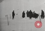 Standbild Ernest Shackleton's Tod und Grab Grytviken Südgeorgien, 1922, aus Sekunde 20 historischem Filmmaterial Videoclip 65675065873