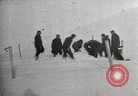 Standbild Ernest Shackleton's Tod und Grab Grytviken Südgeorgien, 1922, aus Sekunde 25 historischem Filmmaterial Videoclip 65675065873