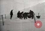 Standbild Ernest Shackleton's Tod und Grab Grytviken Südgeorgien, 1922, aus Sekunde 30 historischem Filmmaterial Videoclip 65675065873