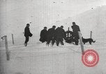 Standbild Ernest Shackleton's Tod und Grab Grytviken Südgeorgien, 1922, aus Sekunde 34 historischem Filmmaterial Videoclip 65675065873