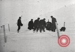 Standbild Ernest Shackleton's Tod und Grab Grytviken Südgeorgien, 1922, aus Sekunde 36 historischem Filmmaterial Videoclip 65675065873