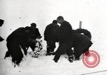 Standbild Ernest Shackleton's Tod und Grab Grytviken Südgeorgien, 1922, aus Sekunde 45 historischem Filmmaterial Videoclip 65675065873
