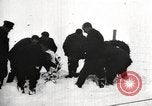 Standbild Ernest Shackleton's Tod und Grab Grytviken Südgeorgien, 1922, aus Sekunde 47 historischem Filmmaterial Videoclip 65675065873