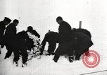 Standbild Ernest Shackleton's Tod und Grab Grytviken Südgeorgien, 1922, aus Sekunde 50 historischem Filmmaterial Videoclip 65675065873
