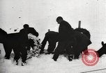 Standbild Ernest Shackleton's Tod und Grab Grytviken Südgeorgien, 1922, aus Sekunde 52 historischem Filmmaterial Videoclip 65675065873