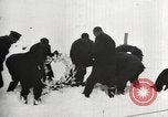 Standbild Ernest Shackleton's Tod und Grab Grytviken Südgeorgien, 1922, aus Sekunde 54 historischem Filmmaterial Videoclip 65675065873