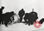 Standbild Ernest Shackleton's Tod und Grab Grytviken Südgeorgien, 1922, aus Sekunde 57 historischem Filmmaterial Videoclip 65675065873