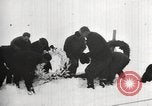 Standbild Ernest Shackleton's Tod und Grab Grytviken Südgeorgien, 1922, aus Sekunde 60 historischem Filmmaterial Videoclip 65675065873