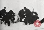 Standbild Ernest Shackleton's Tod und Grab Grytviken Südgeorgien, 1922, aus Sekunde 61 historischem Filmmaterial Videoclip 65675065873