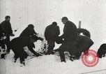 Standbild Ernest Shackleton's Tod und Grab Grytviken Südgeorgien, 1922, aus Sekunde 62 historischem Filmmaterial Videoclip 65675065873