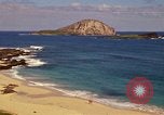 Immagine di Una spiaggia Honolulu Hawaii USA, 1967, secondo 3 filmato di repertorio 65675065910