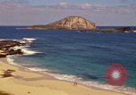 Immagine di Una spiaggia Honolulu Hawaii USA, 1967, secondo 4 filmato di repertorio 65675065910
