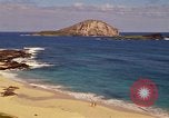 Immagine di Una spiaggia Honolulu Hawaii USA, 1967, secondo 6 filmato di repertorio 65675065910