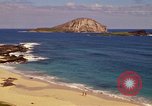 Immagine di Una spiaggia Honolulu Hawaii USA, 1967, secondo 7 filmato di repertorio 65675065910