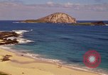 Immagine di Una spiaggia Honolulu Hawaii USA, 1967, secondo 8 filmato di repertorio 65675065910