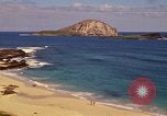 Immagine di Una spiaggia Honolulu Hawaii USA, 1967, secondo 9 filmato di repertorio 65675065910