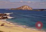 Immagine di Una spiaggia Honolulu Hawaii USA, 1967, secondo 10 filmato di repertorio 65675065910