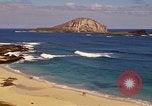 Immagine di Una spiaggia Honolulu Hawaii USA, 1967, secondo 12 filmato di repertorio 65675065910