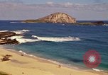 Immagine di Una spiaggia Honolulu Hawaii USA, 1967, secondo 17 filmato di repertorio 65675065910