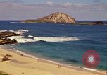 Immagine di Una spiaggia Honolulu Hawaii USA, 1967, secondo 18 filmato di repertorio 65675065910