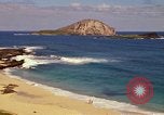 Immagine di Una spiaggia Honolulu Hawaii USA, 1967, secondo 24 filmato di repertorio 65675065910