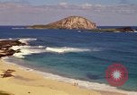 Immagine di Una spiaggia Honolulu Hawaii USA, 1967, secondo 25 filmato di repertorio 65675065910