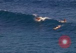 Immagine di Una spiaggia Honolulu Hawaii USA, 1967, secondo 29 filmato di repertorio 65675065910
